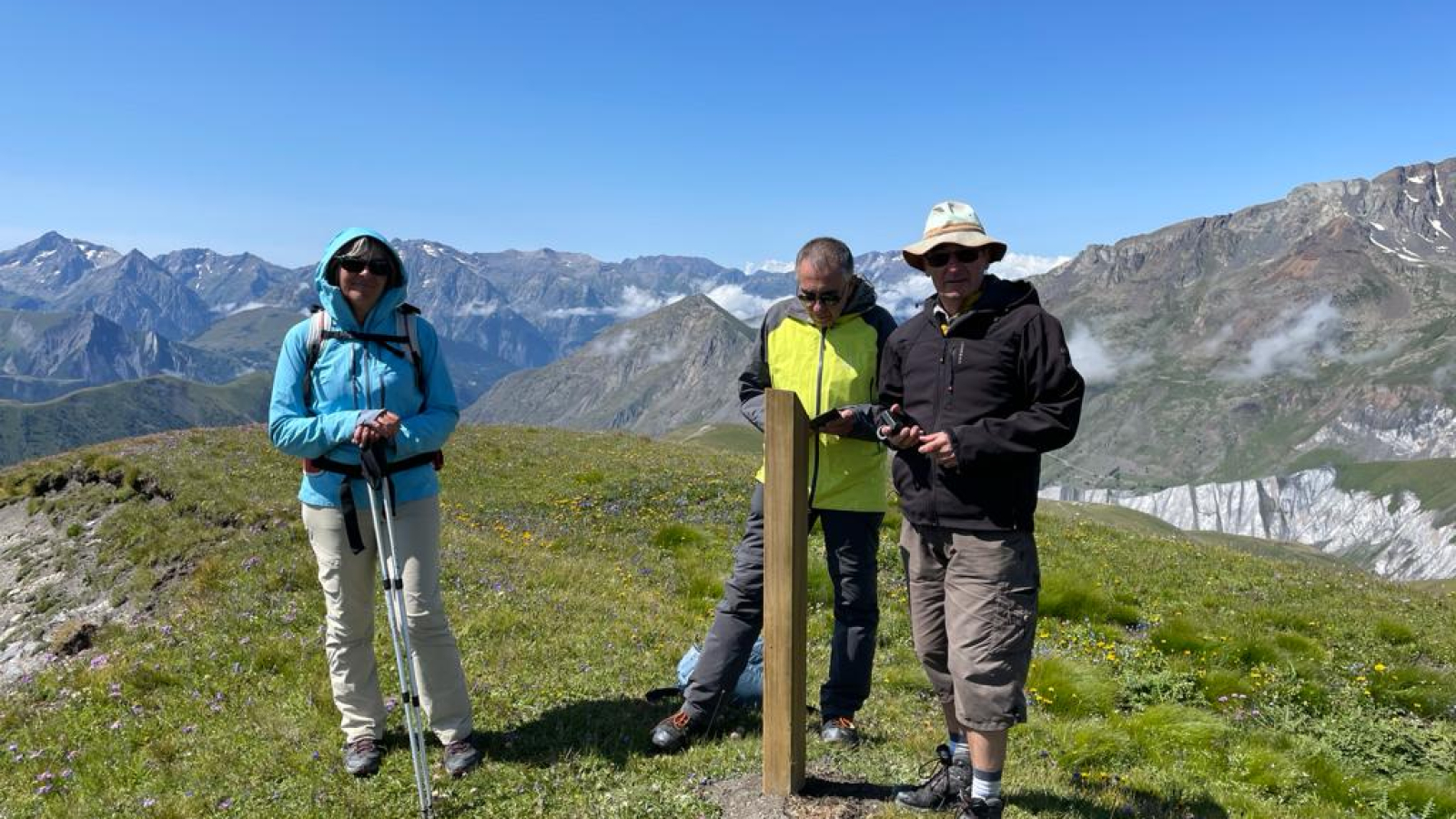 Randonneurs sur l'un des circuits intéractifs de Besse