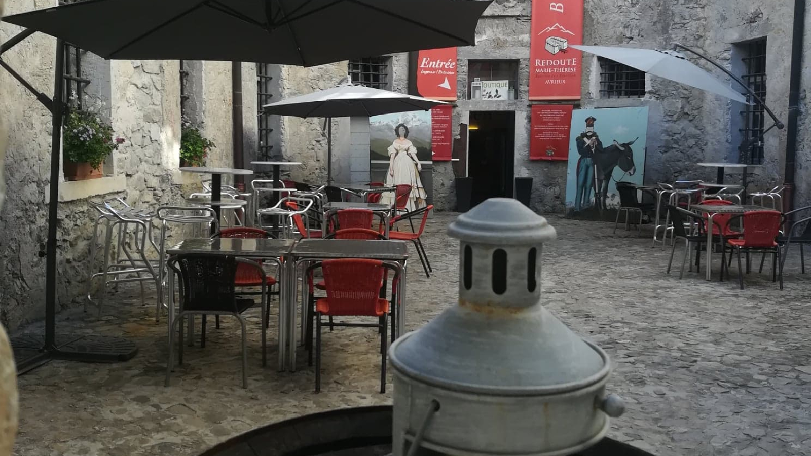 Courtyard of the bar-snack La Gamelle du Soldat