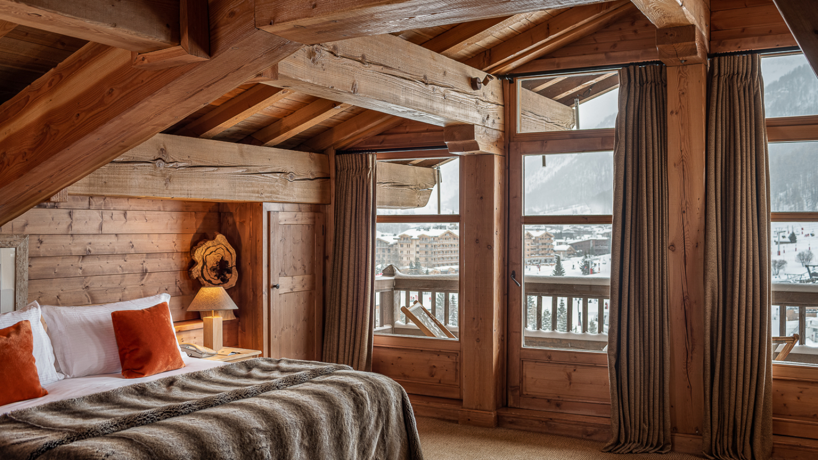 Chambre type chalet - L'hôtel des Barmes de l'Ours Relais & Châteaux