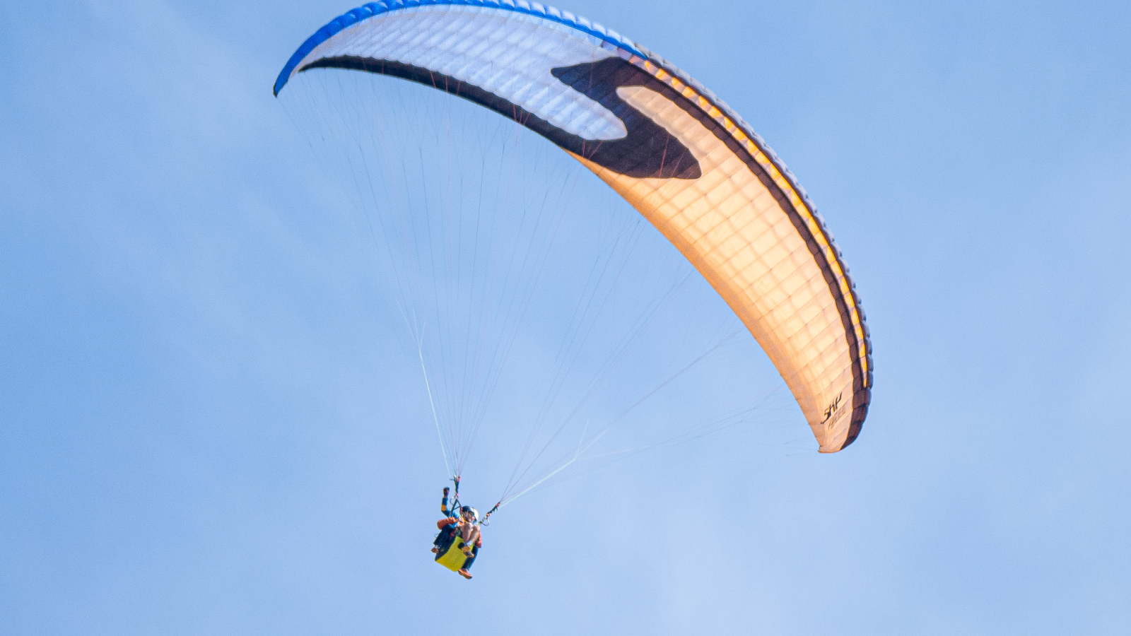 Tandem paragliding flight