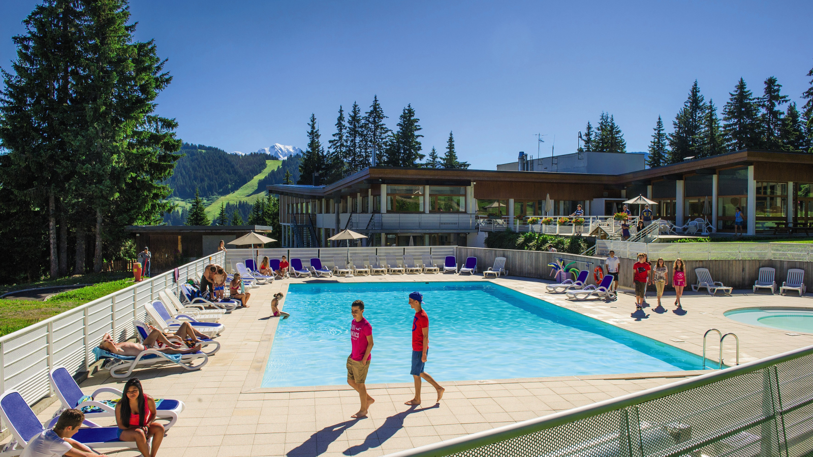 piscine-residence-belambra-les-embrunes-les-saisies-ete