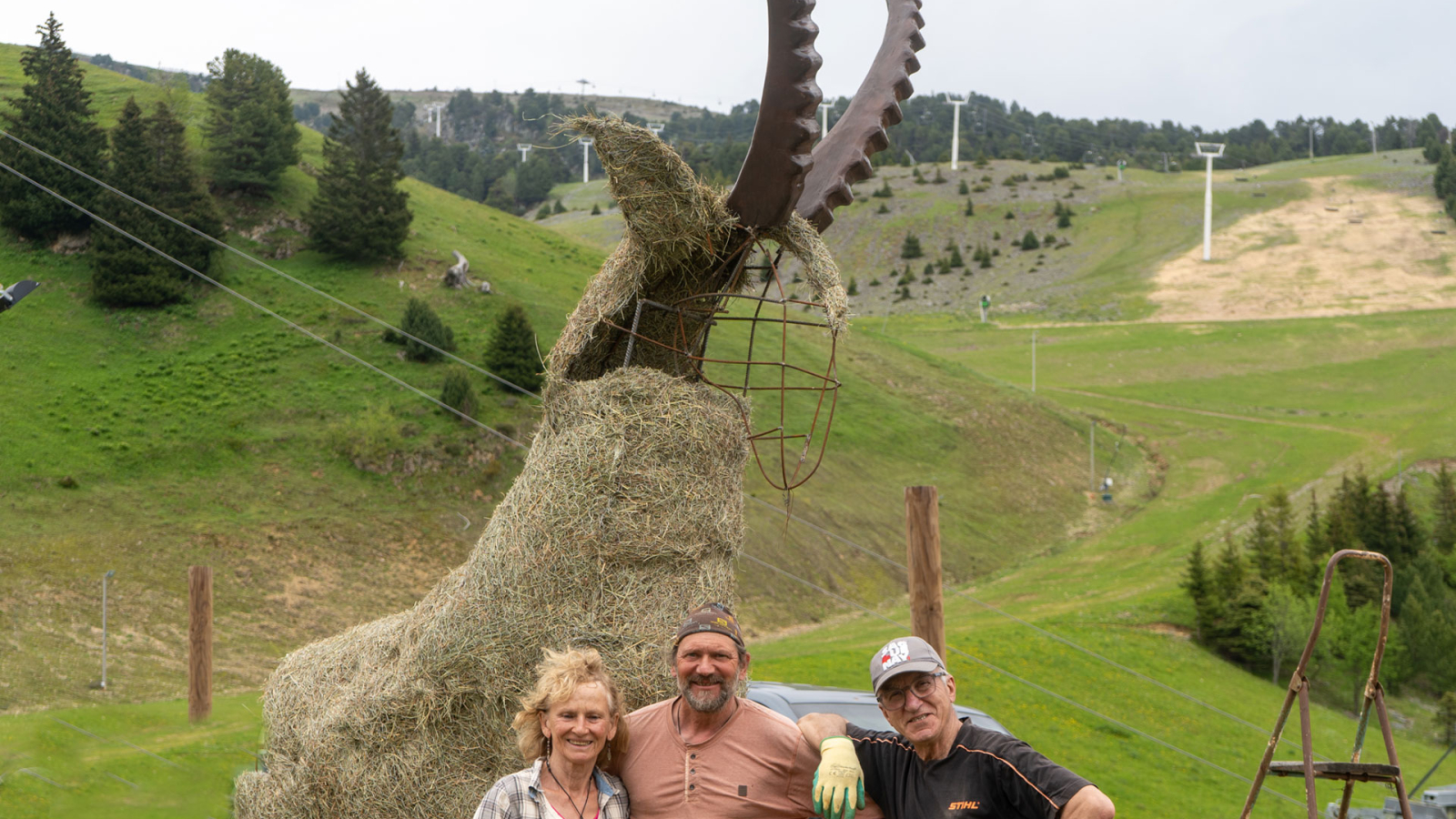 Sculpture straw ibex Chamrousse photo