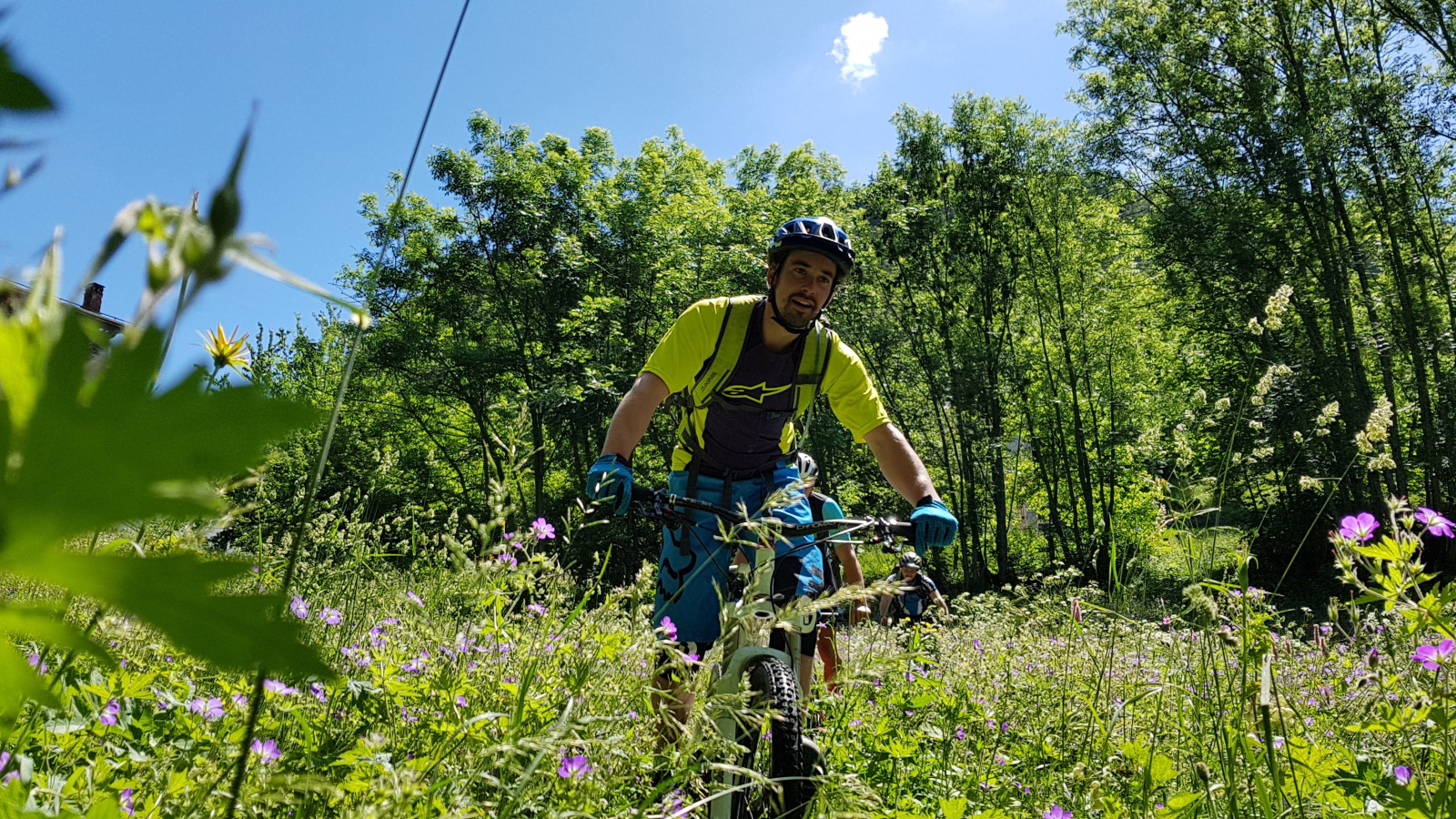 vttiste en pleine descente