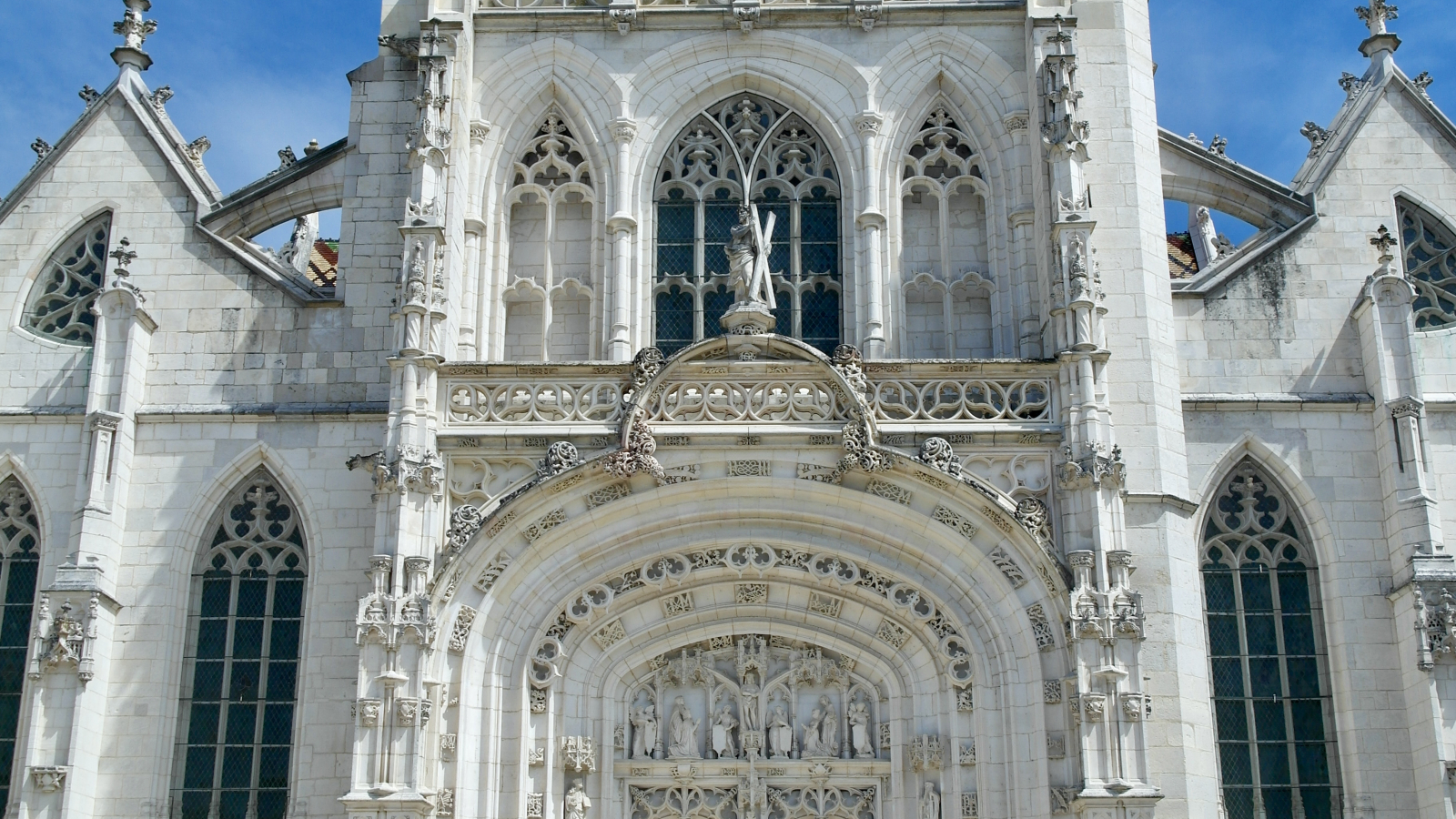 Parvis de l'Eglise de Brou à Bourg-en-Bresse