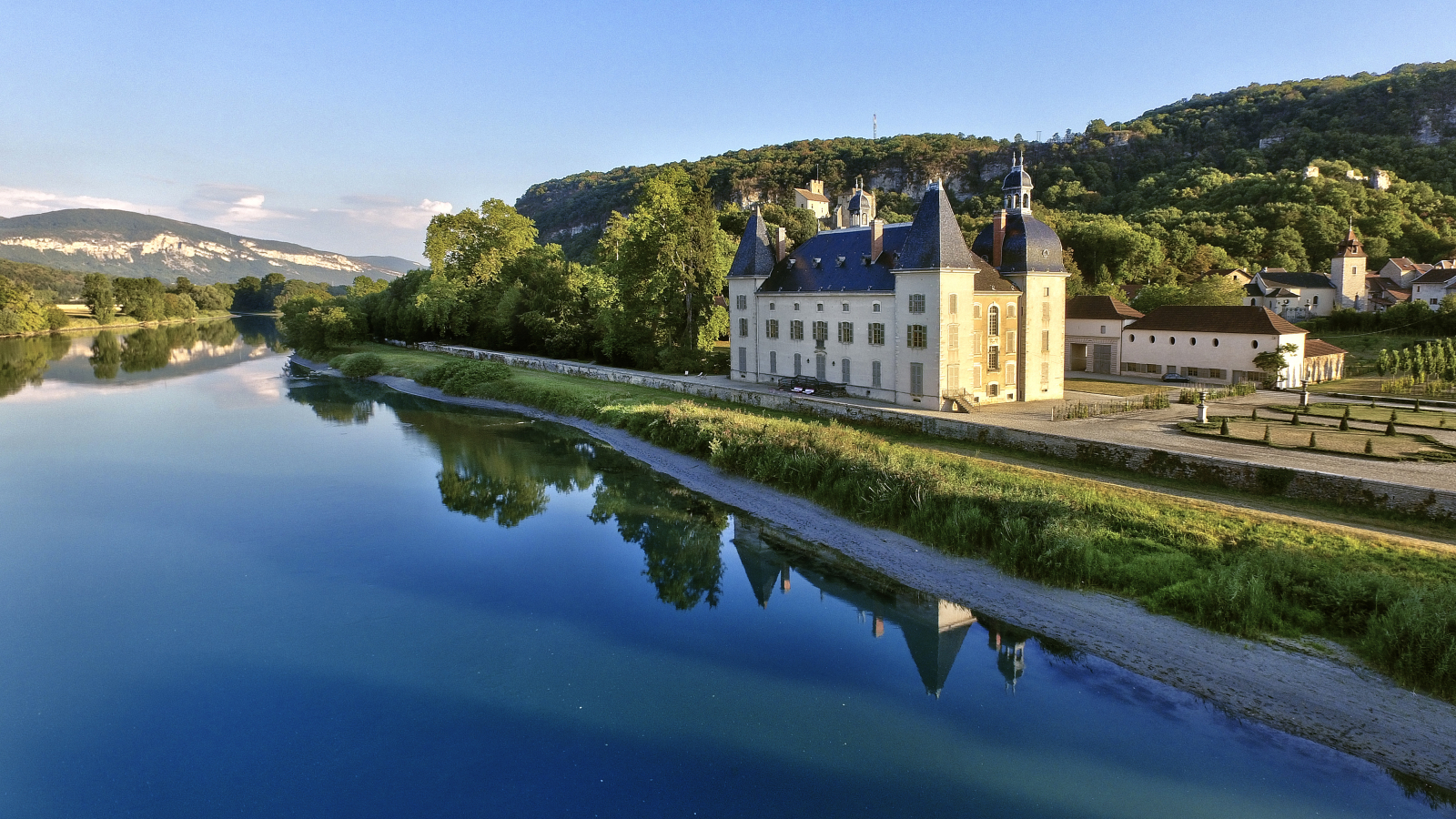 Vertrieu, cité médiévale - Balcons du Dauphiné - Nord-Isère - à moins d'une heure de Lyon