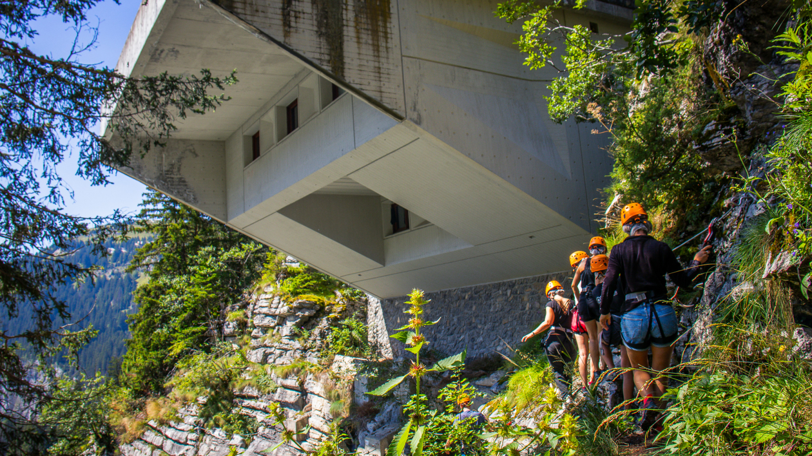 Start of the route, passing under the Le Flaine overhang