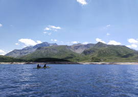 Kayak double sous le fort du Malamot