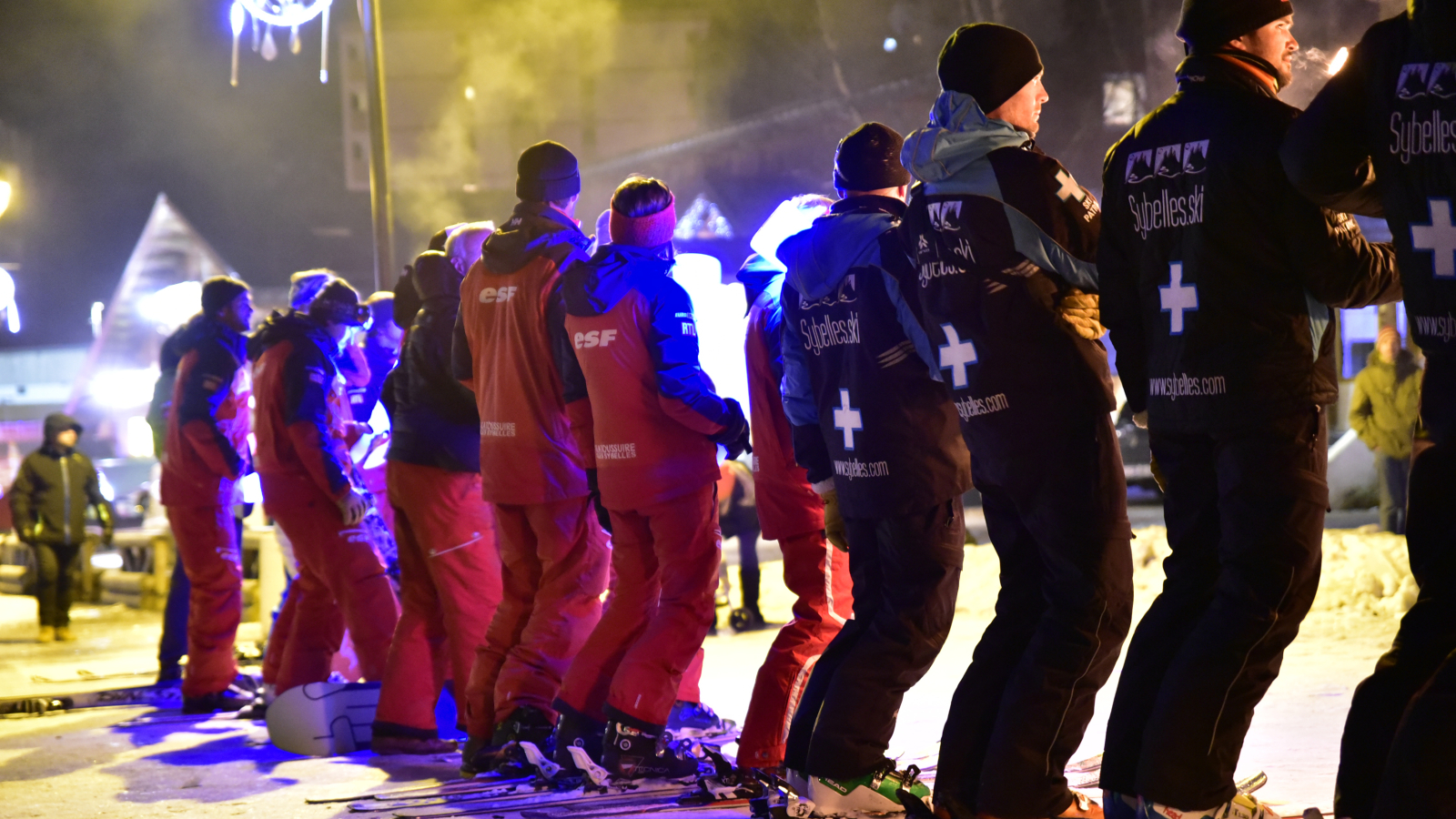 La Toussuire descente aux flambeaux ESF