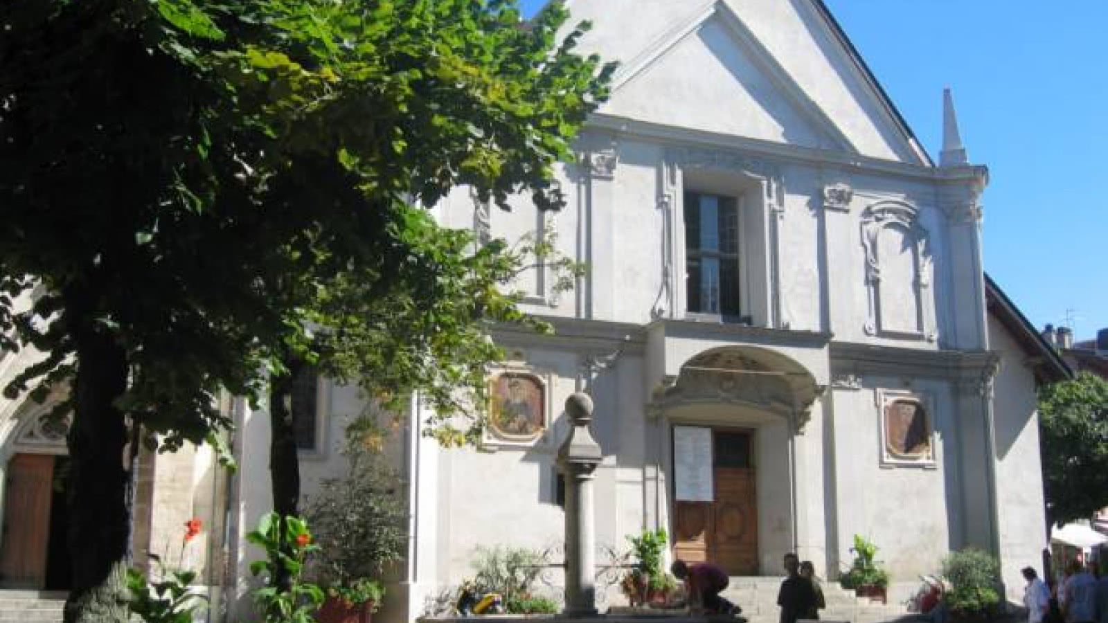 Eglise Saint Hippolyte et la basilique Saint François de Sales