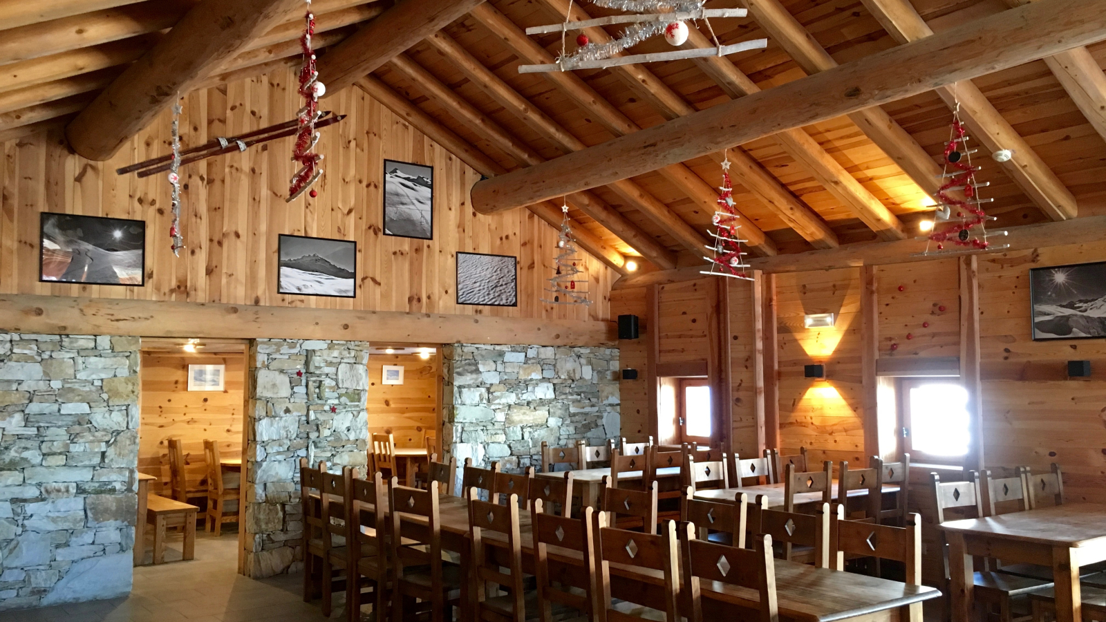 Intérieur, grande salle à l'étage - Restaurant La Cascade