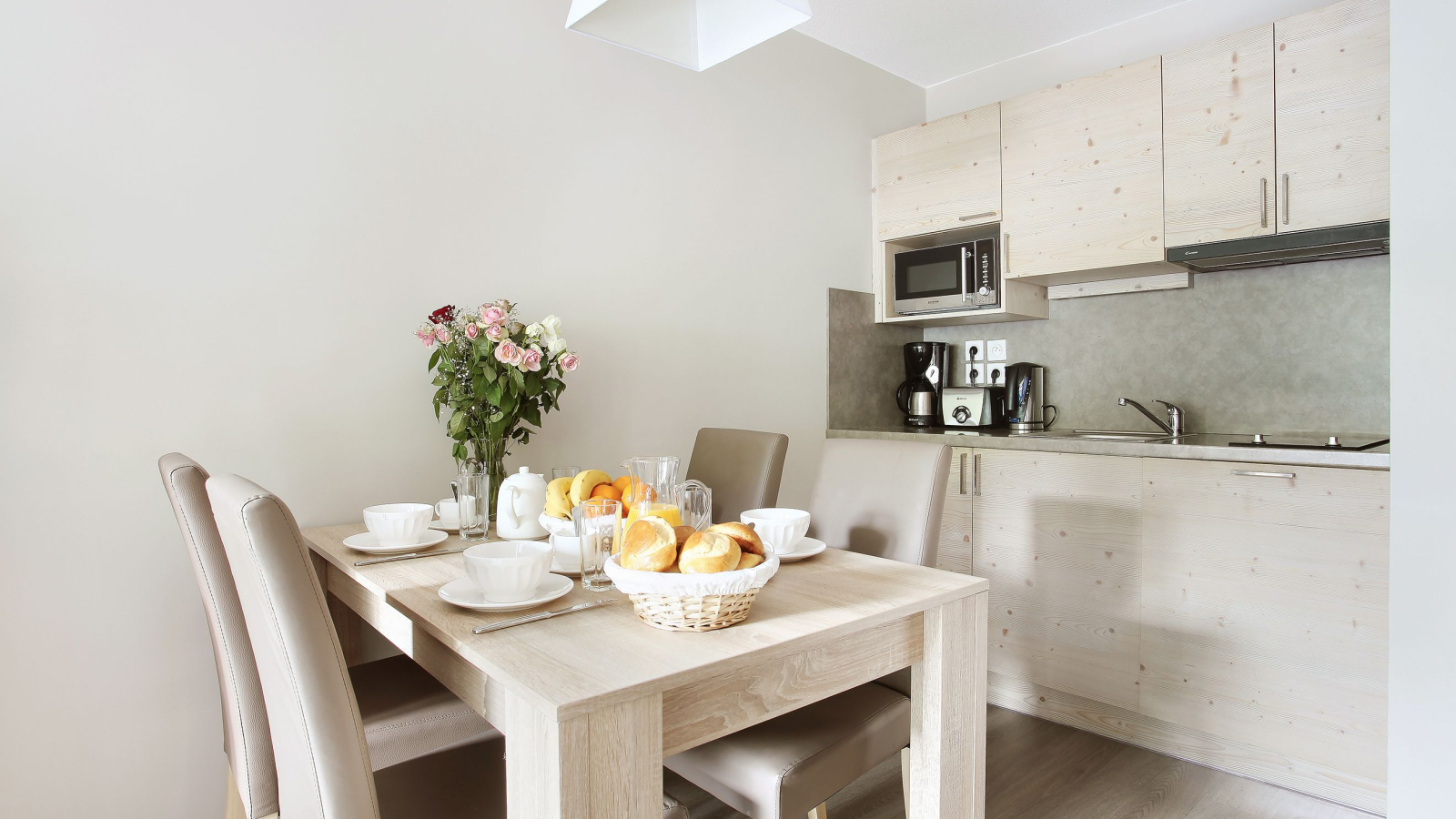 Living room of a 4-person flat overlooking the kitchen area