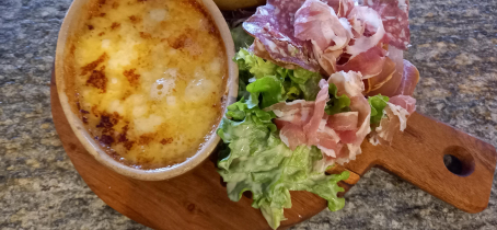 Individual raclette with cold cuts and salad