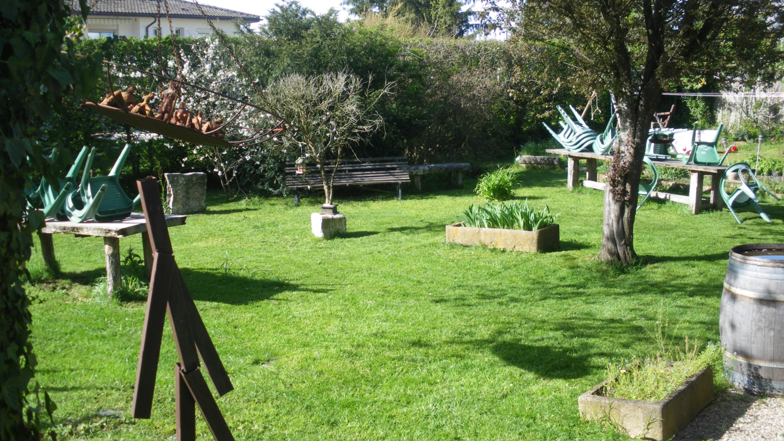 Le jardin au Printemps avant l'installation de la terrasse