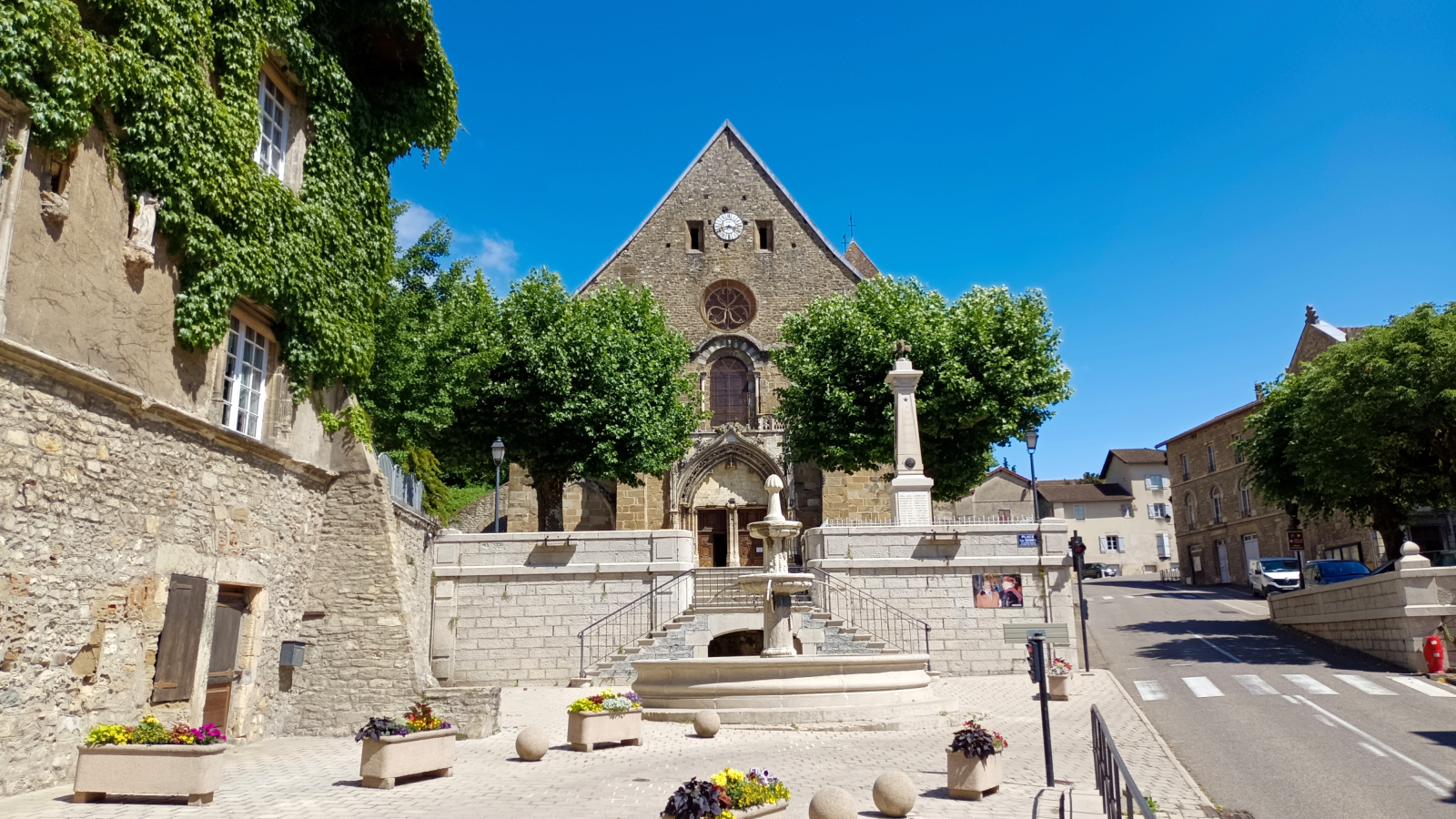 Saint-Chef, cité abbatiale - Balcons du Dauphiné - Nord Isère - à moins d'une heure de Lyon