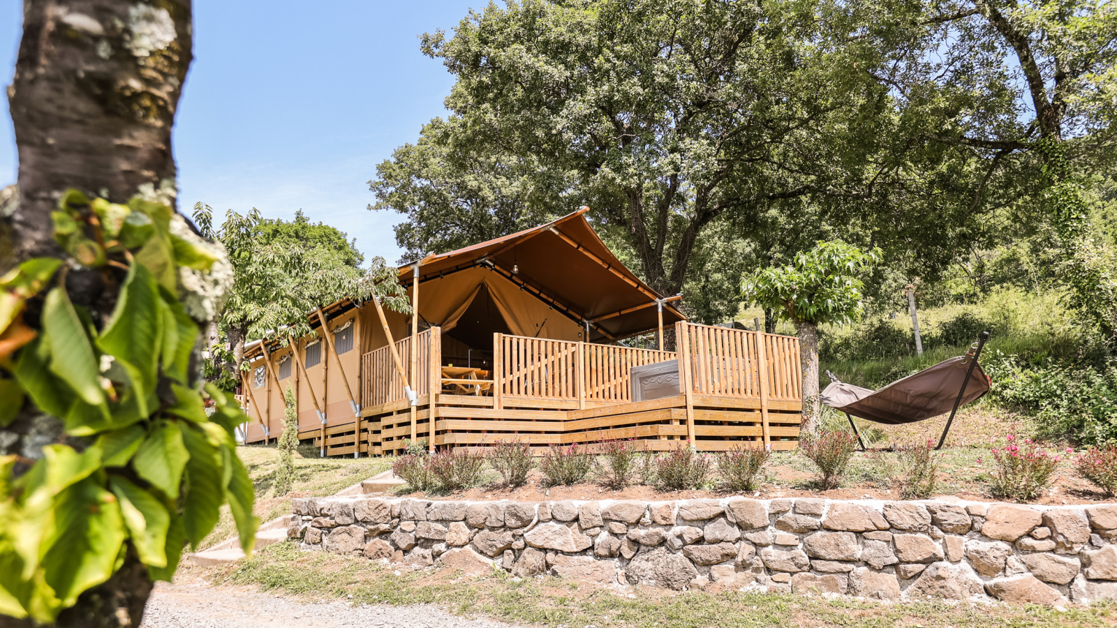 Camping les Charmilles à Darbres