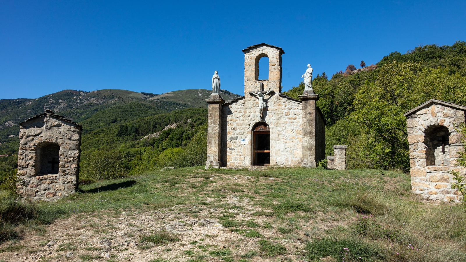 Montpezat-sous-Bauzon - Le Calvaire et Saint Roch ©sourcesetvolcans