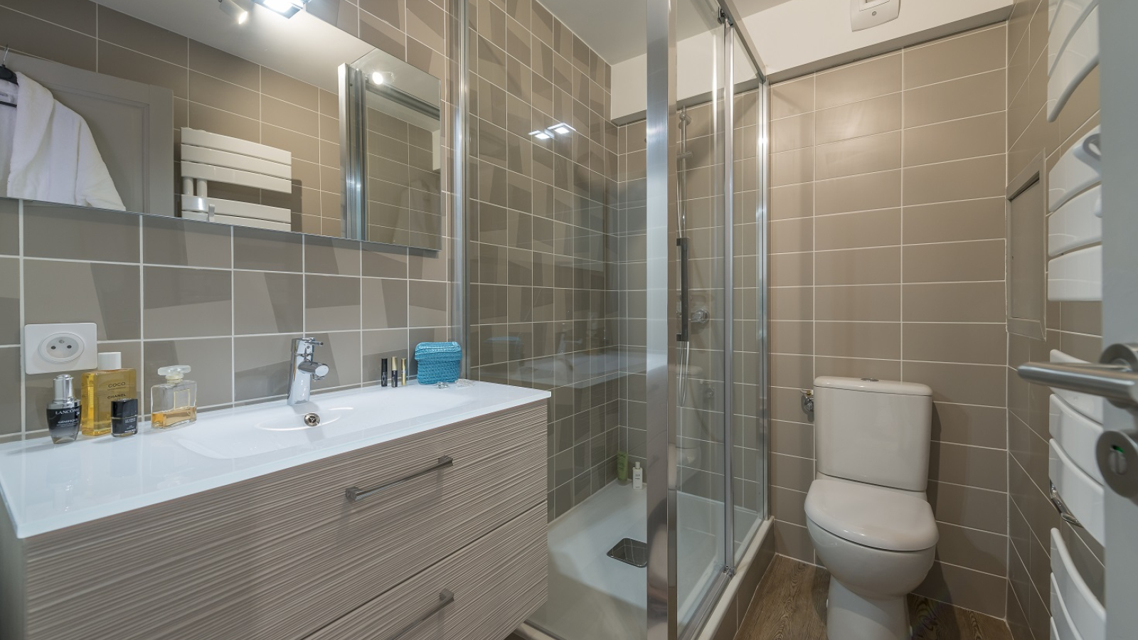 salle de bain avec WC - Chalets du jardin alpin Val d'Isère