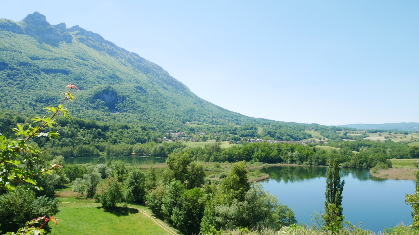 Vue panoramique sur les lacs de Chevelu