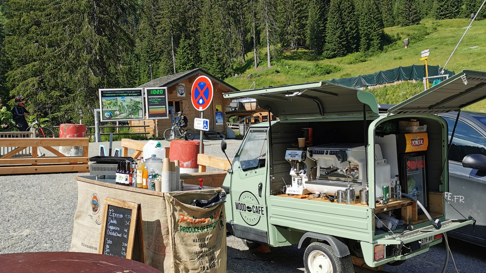 Le Tuk Tuk du Wood Café à Pré-la-Joux