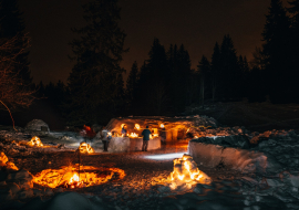 L'igloo et le feu de camp