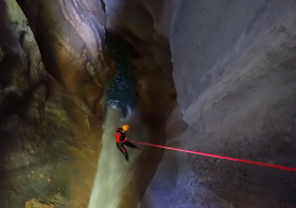 Rappel dans le canyon de l'infernet