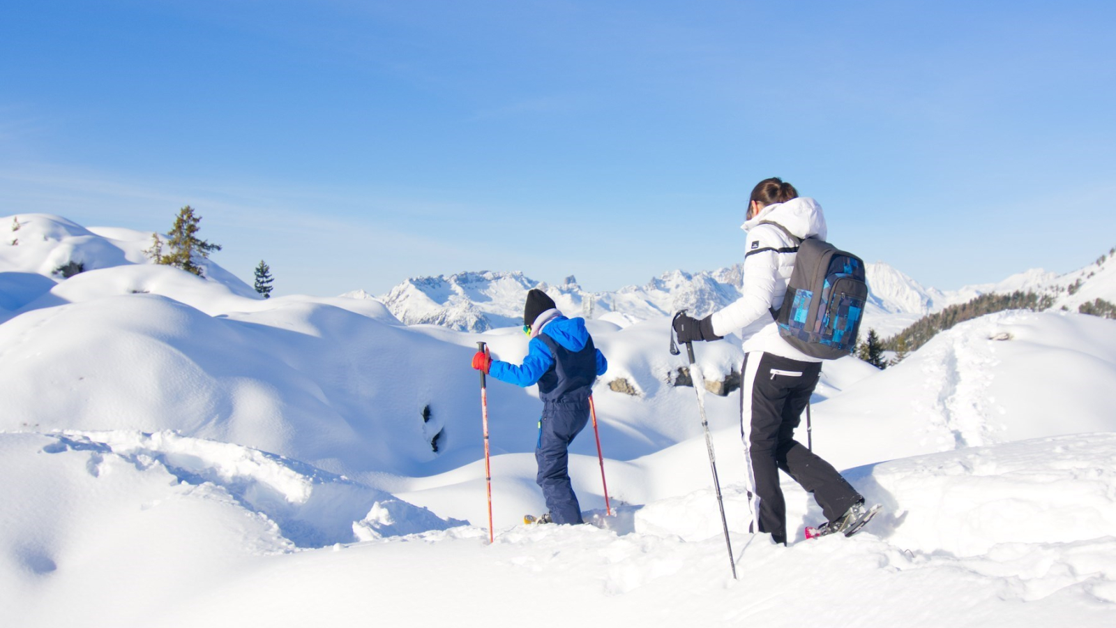 snowshoe group in La Plagne