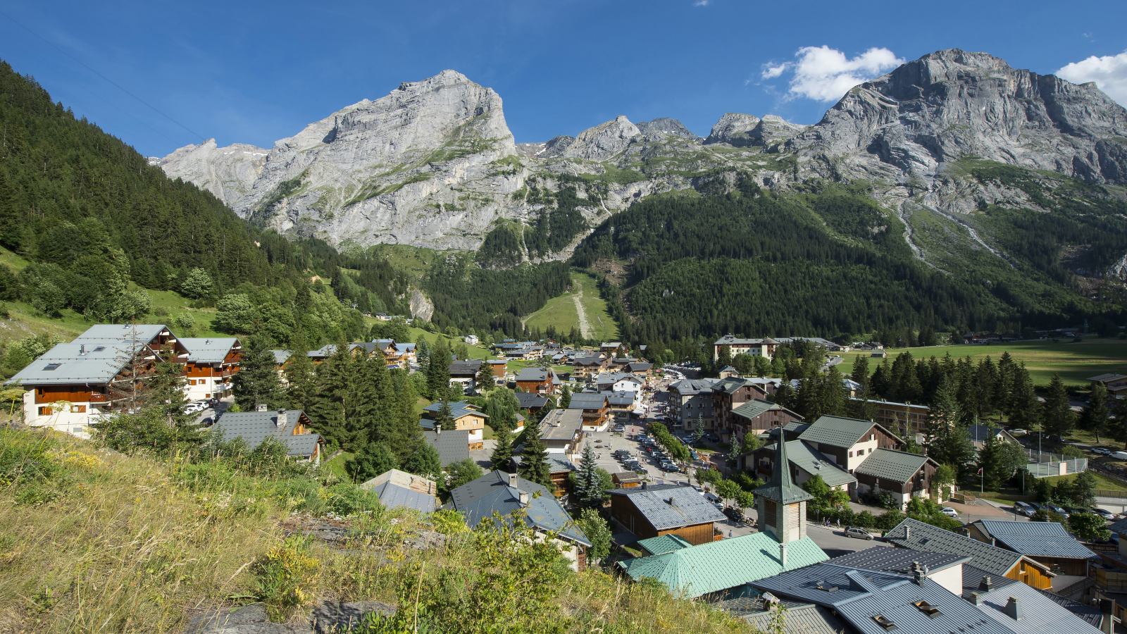 Vue du village depuis le rocher de la Louza