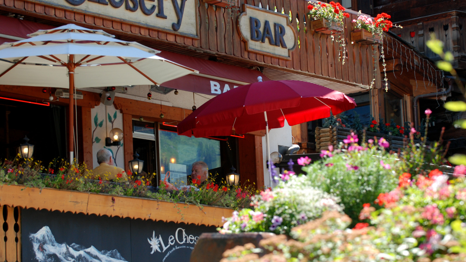 Restaurant le Chesery terrasse en été