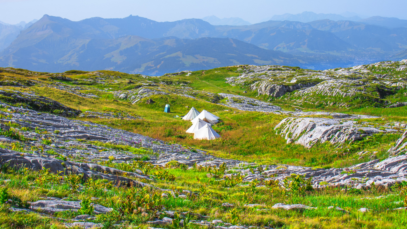 Tentes de bivouac liées au refuge