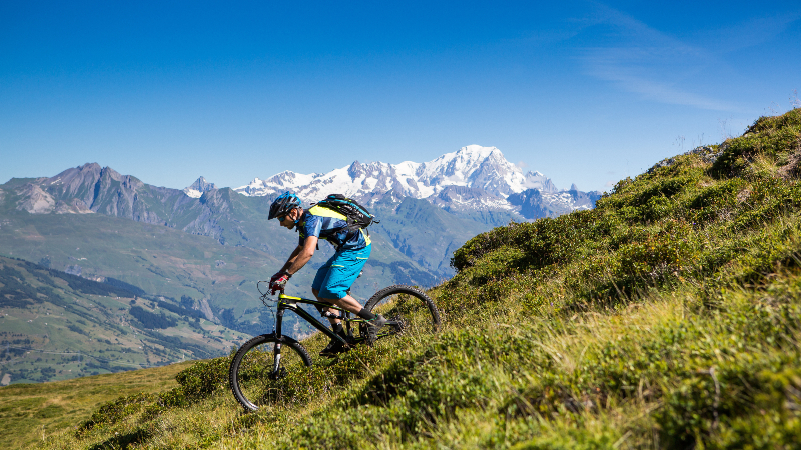 Descente en VTT face au Mont Blanc