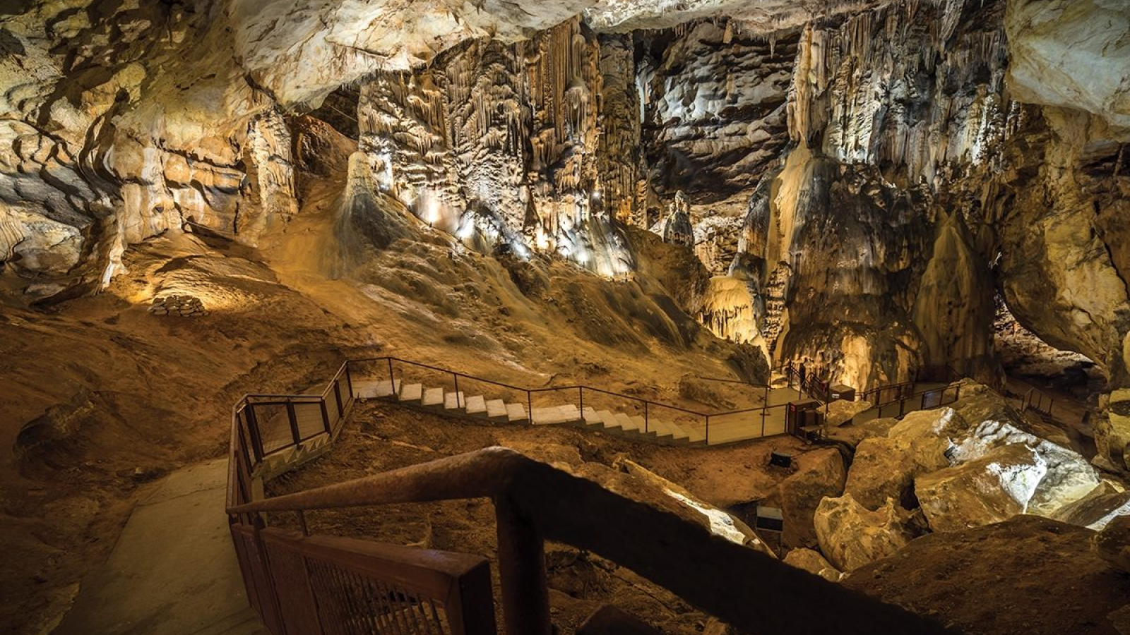 Une galerie, lit d'une ancienne rivière souterraine