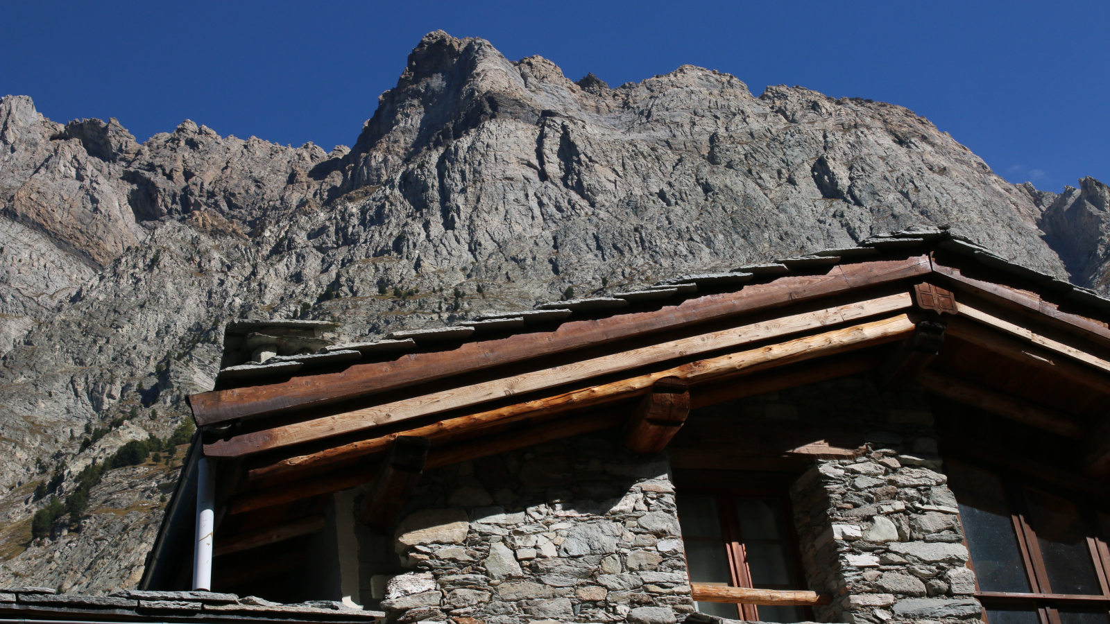 Pointe de Bellecombe, to discover around the Gîte du Suffet refuge