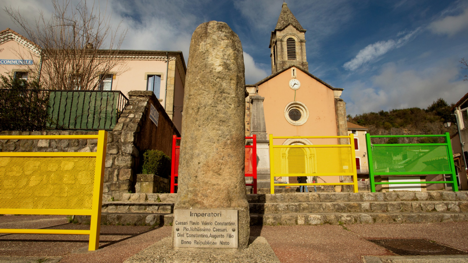 Pont-de-Labeaume - Borne romaine ©S.BUGNON