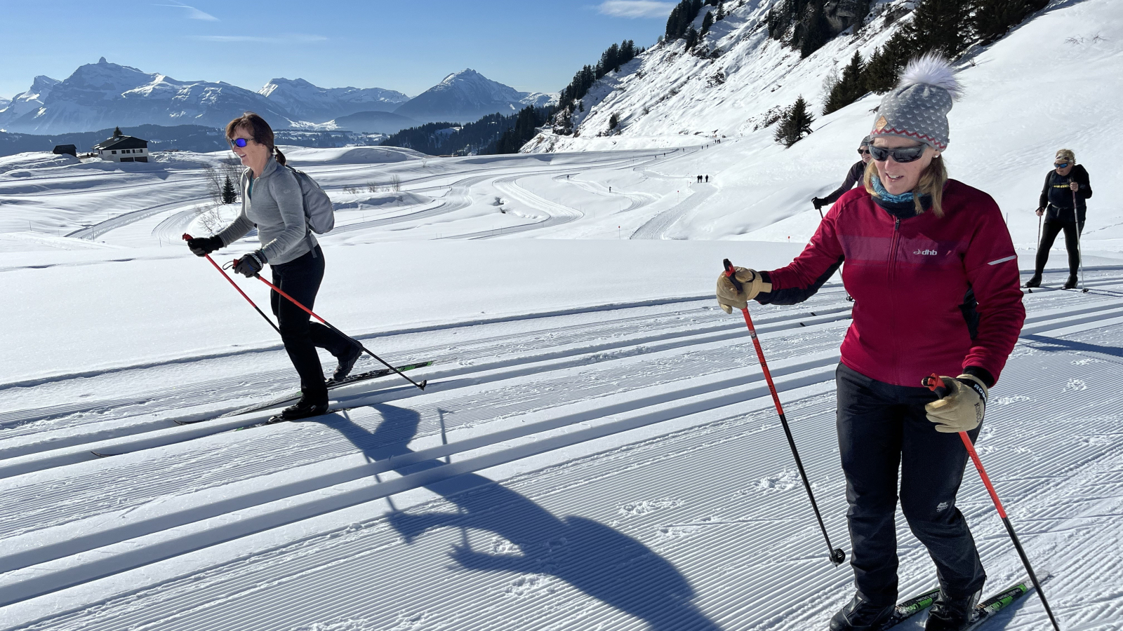 Ski collectif au-dessus du lac