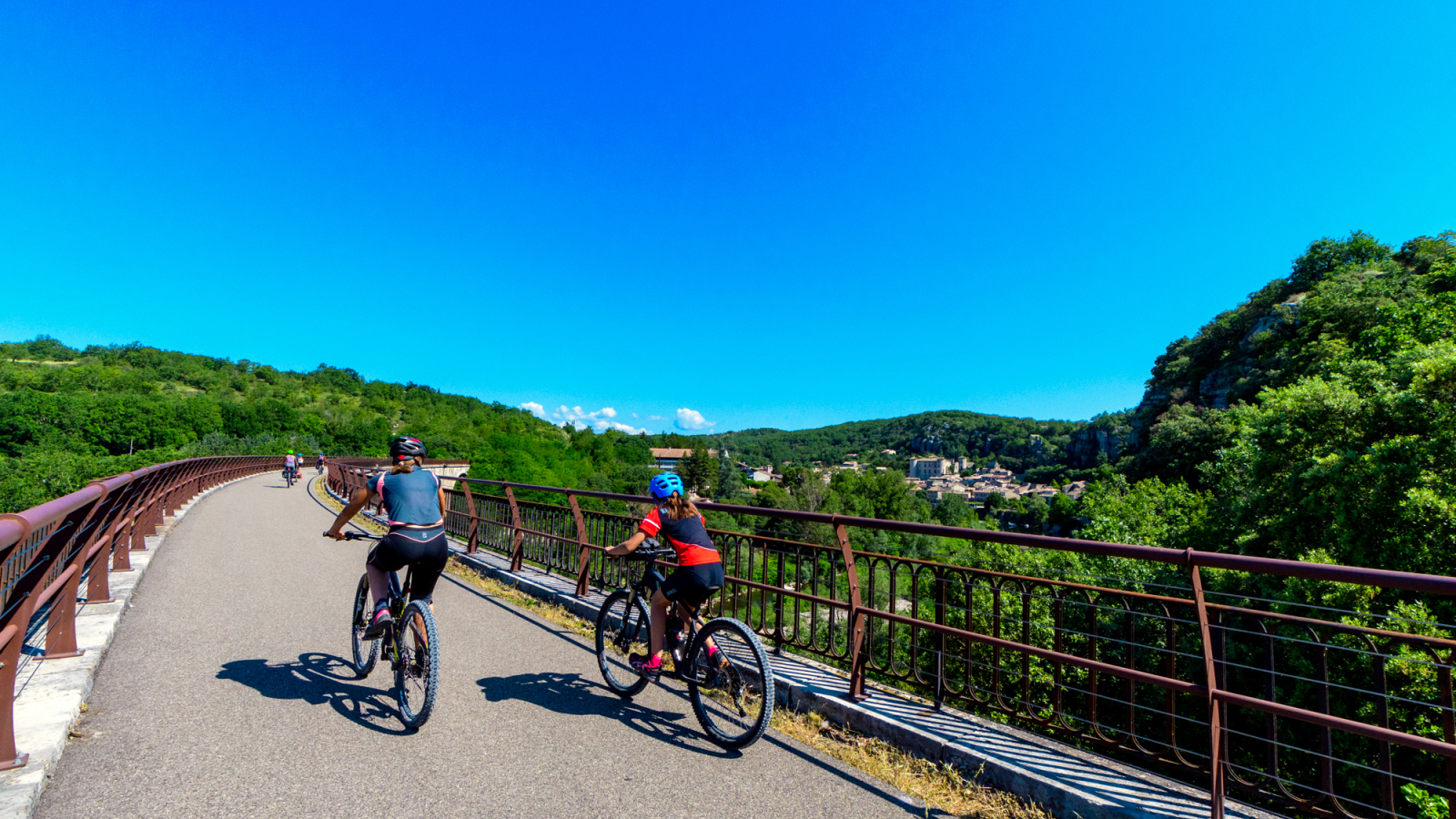 Via Ardèche au village de caractère de Vogüé