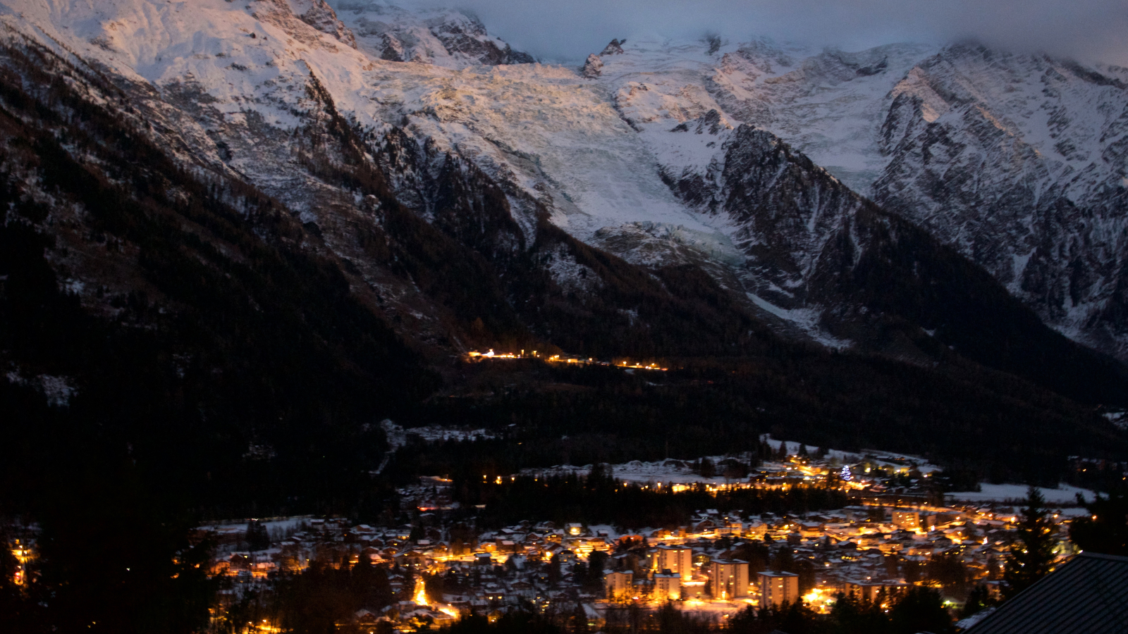 2 OKOK Chamonix l'heure bleue DEC 2015 TWILIGHT by night