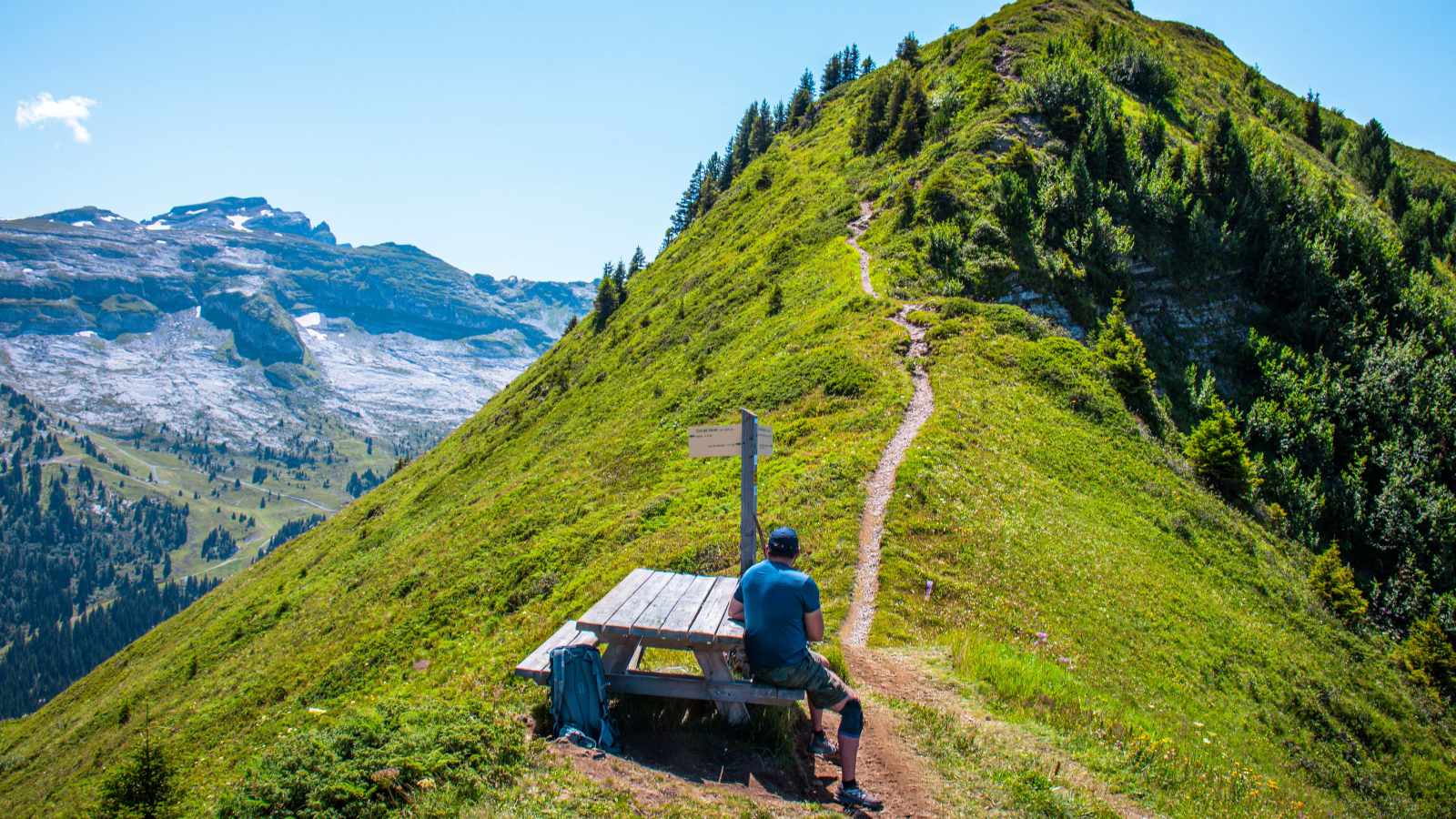 Vue de la table et de la Pointe de Véret