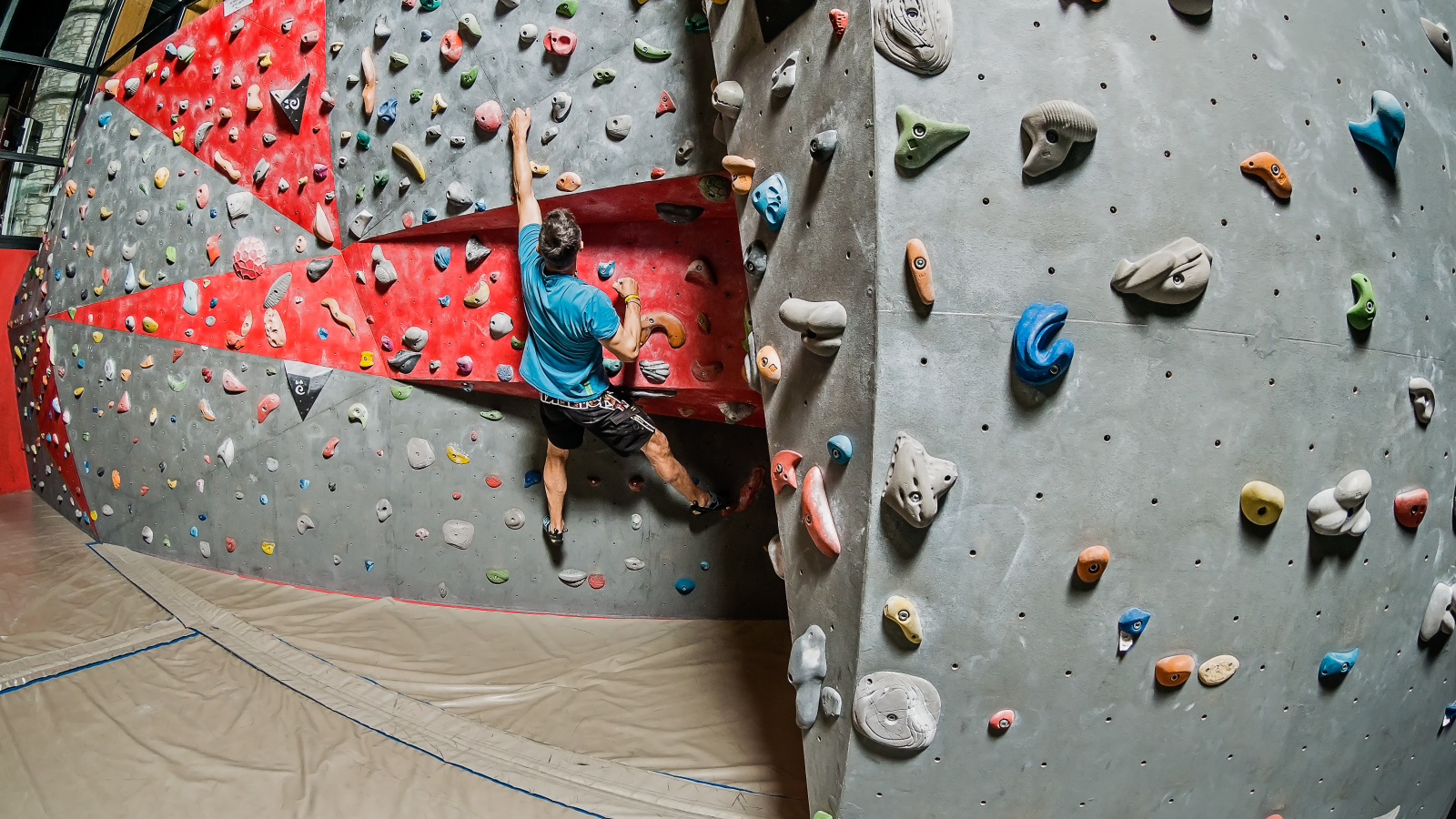 Mur d'escalade intérieur plusieurs niveaux - Centre Aquasportif