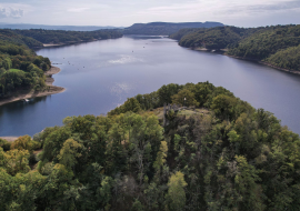 Les ruines de Thynières et la retenue de Bort-les-Orgues