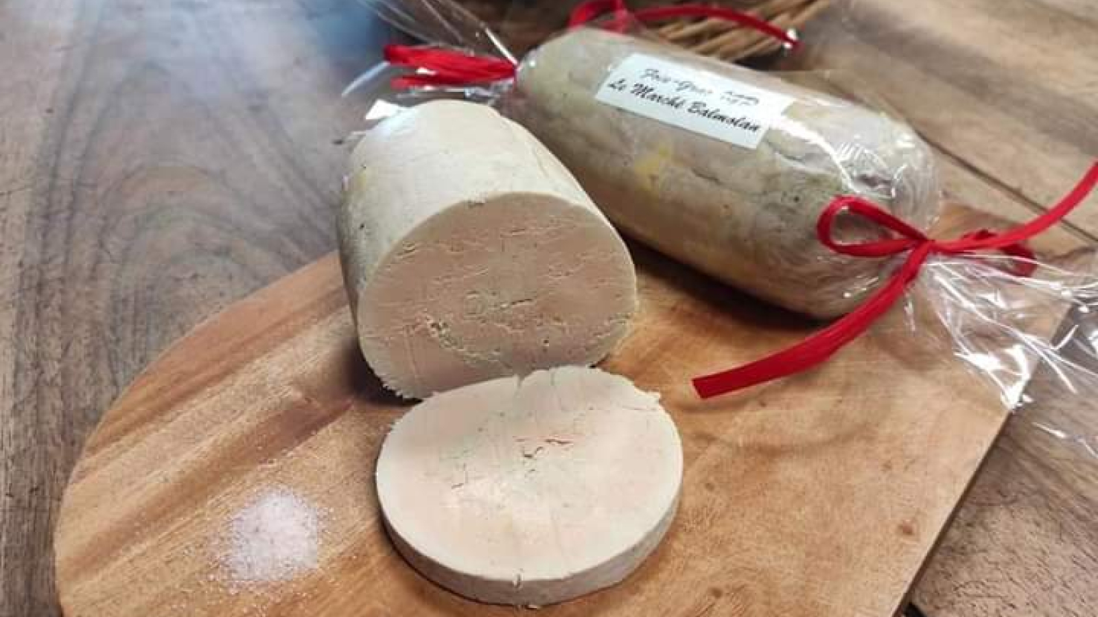 Bloc de foie gras préparé par le Marché Balmolan