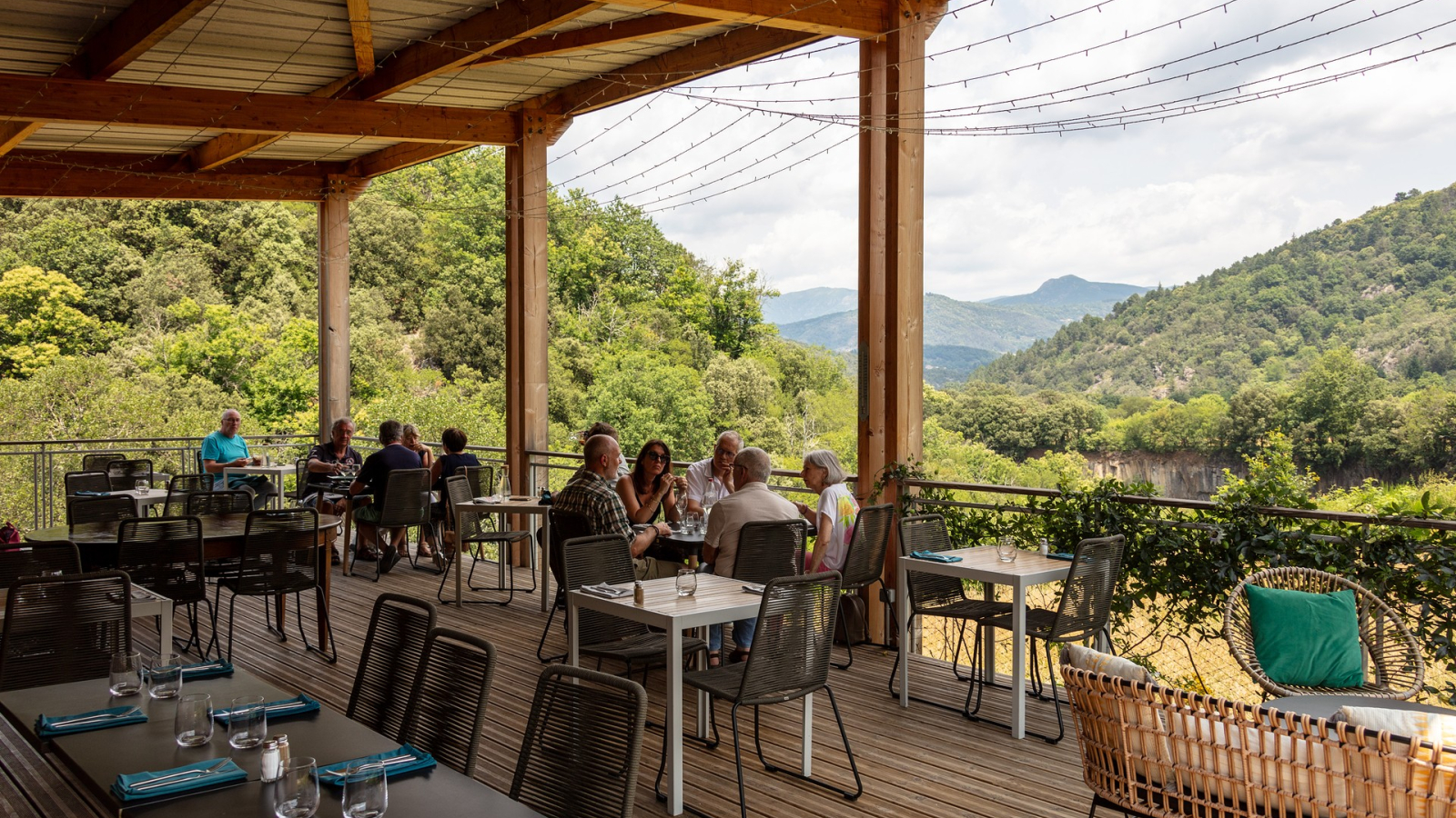 Fabras - Bistrot de Pays Le Point d'Orgues - terrasse ©sourcesetvolcans