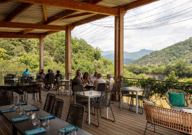 Fabras - Bistrot de Pays Le Point d'Orgues - terrasse ©sourcesetvolcans