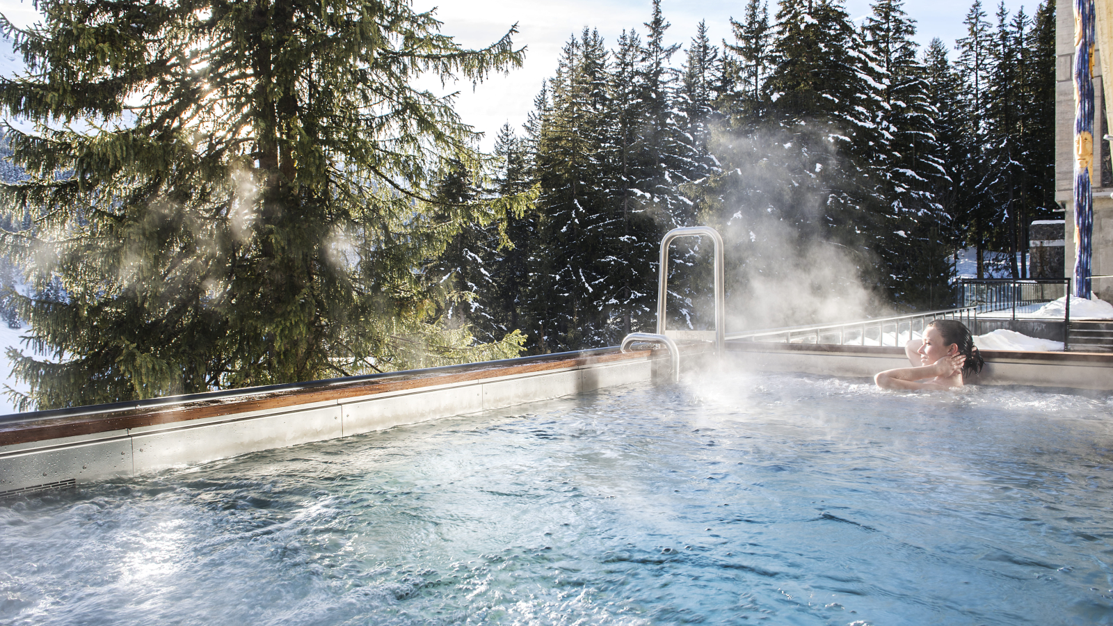 Jacuzzi extérieur en fin de journée