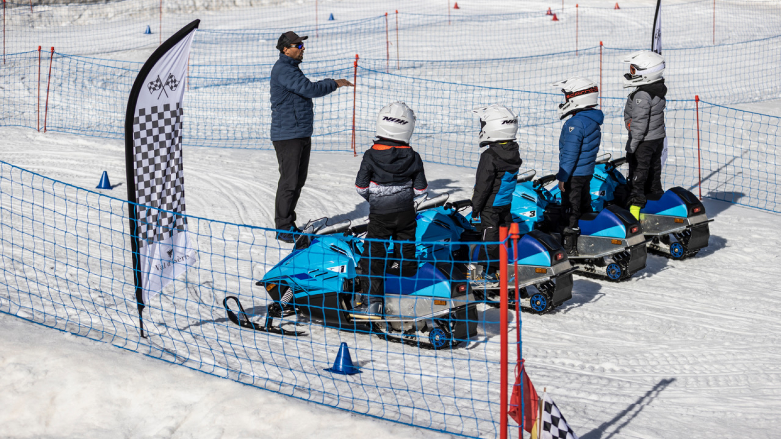 Enfants avec motoneige électrique - Evolution 2 Val d'Isère