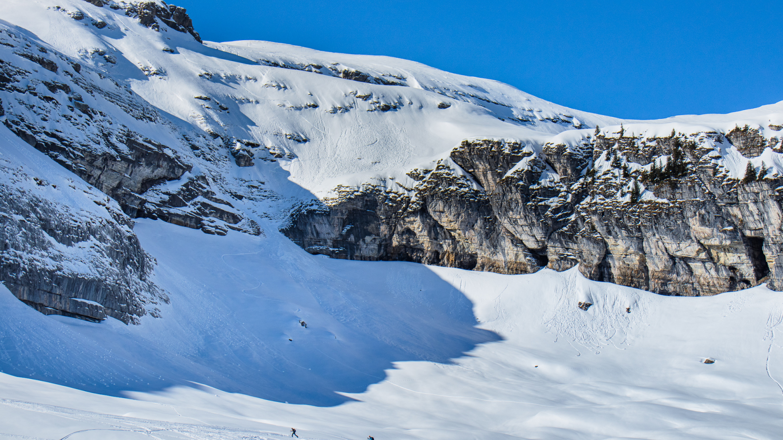 Ski touring on the heights of Flaine