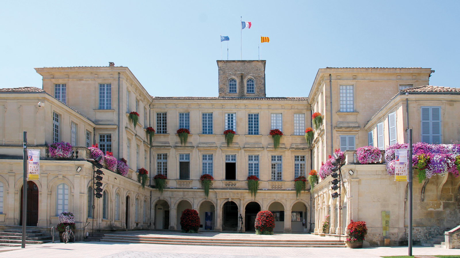 Château de Simaine - Pays de Grignan - Enclave des Papes à la carte