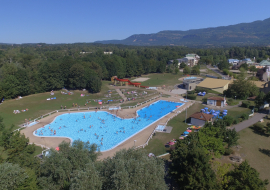 Bassin extérieur de 1200m² - Aquaparc de la base de loisirs de la Vallée Bleue - Montalieu-Vercieu - Balcons du Dauphiné - Nord-Isère - à moins d'une heure de Lyon