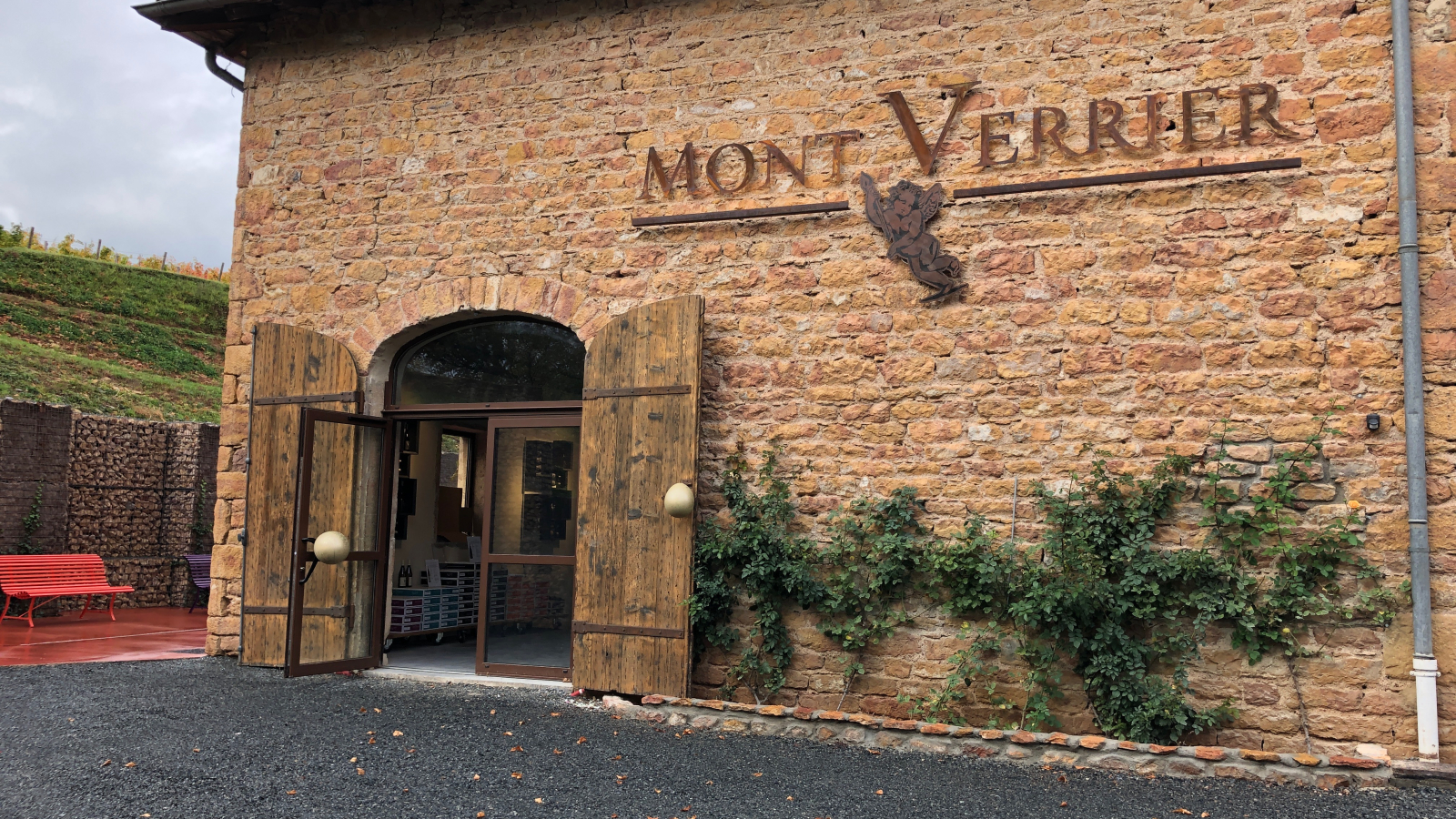 L'espace de dégustation du domaine du Mont Verrier à St Julien en Beaujolais