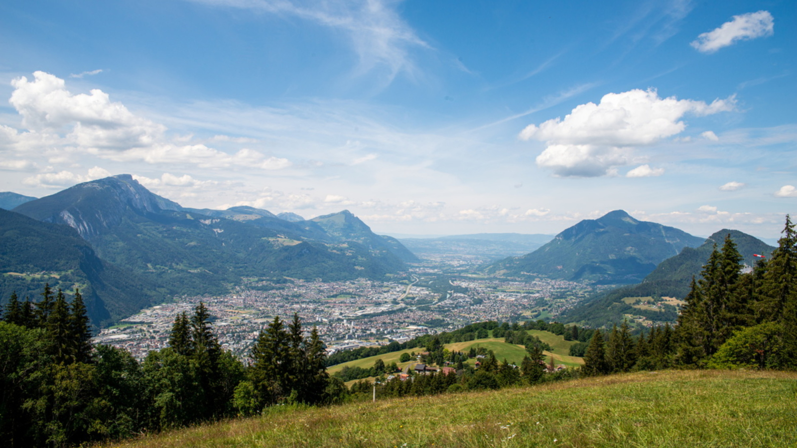 Vue de la vallée depuis le plateau d'Agy