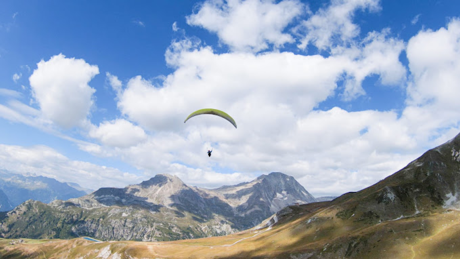 Tandem paragliding flight with Théo Camus
